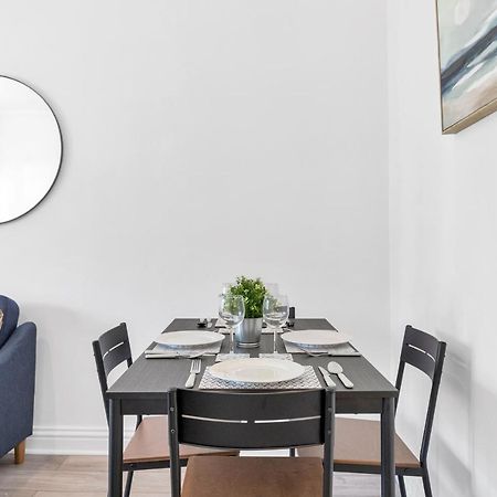Modern Two Bedroom Apartment With Free Parking! London Bagian luar foto