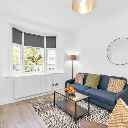 Modern Two Bedroom Apartment With Free Parking! London Bagian luar foto