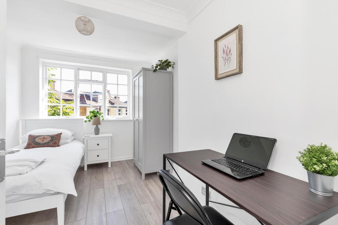 Modern Two Bedroom Apartment With Free Parking! London Bagian luar foto