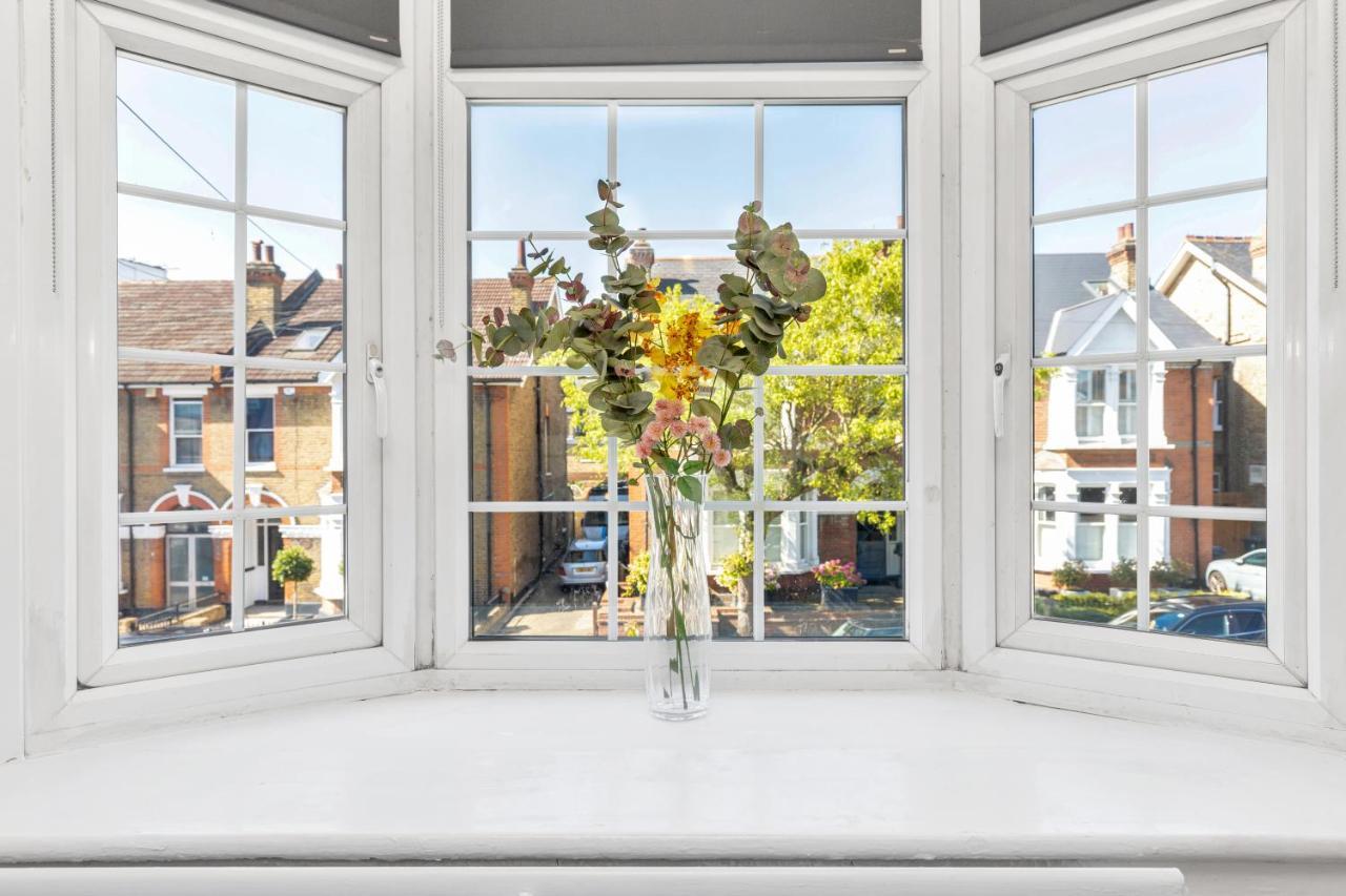 Modern Two Bedroom Apartment With Free Parking! London Bagian luar foto