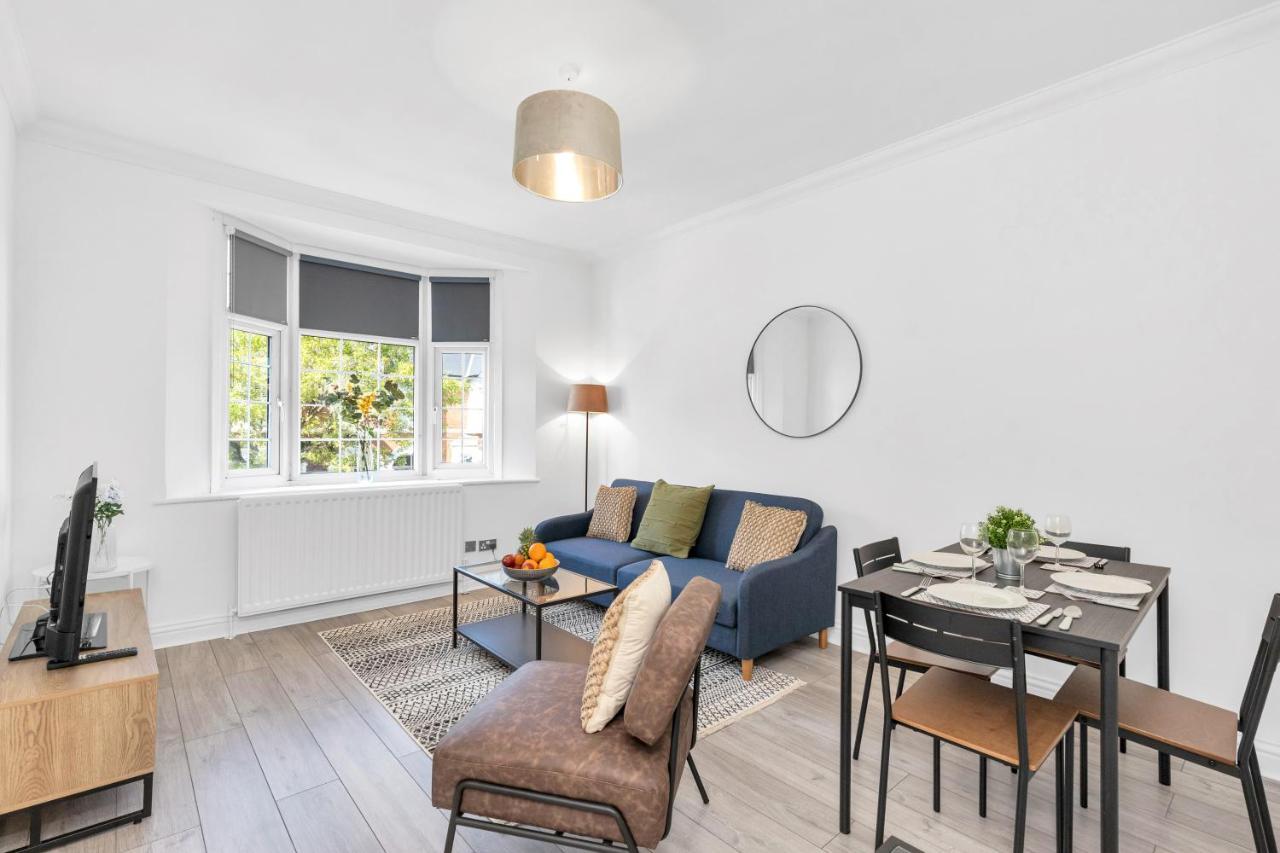 Modern Two Bedroom Apartment With Free Parking! London Bagian luar foto