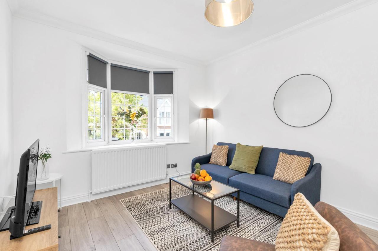 Modern Two Bedroom Apartment With Free Parking! London Bagian luar foto