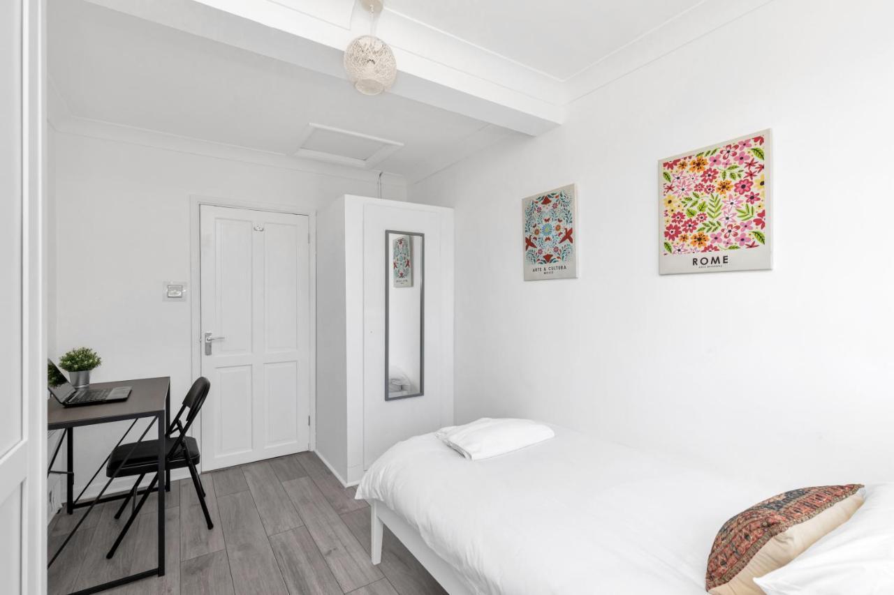 Modern Two Bedroom Apartment With Free Parking! London Bagian luar foto