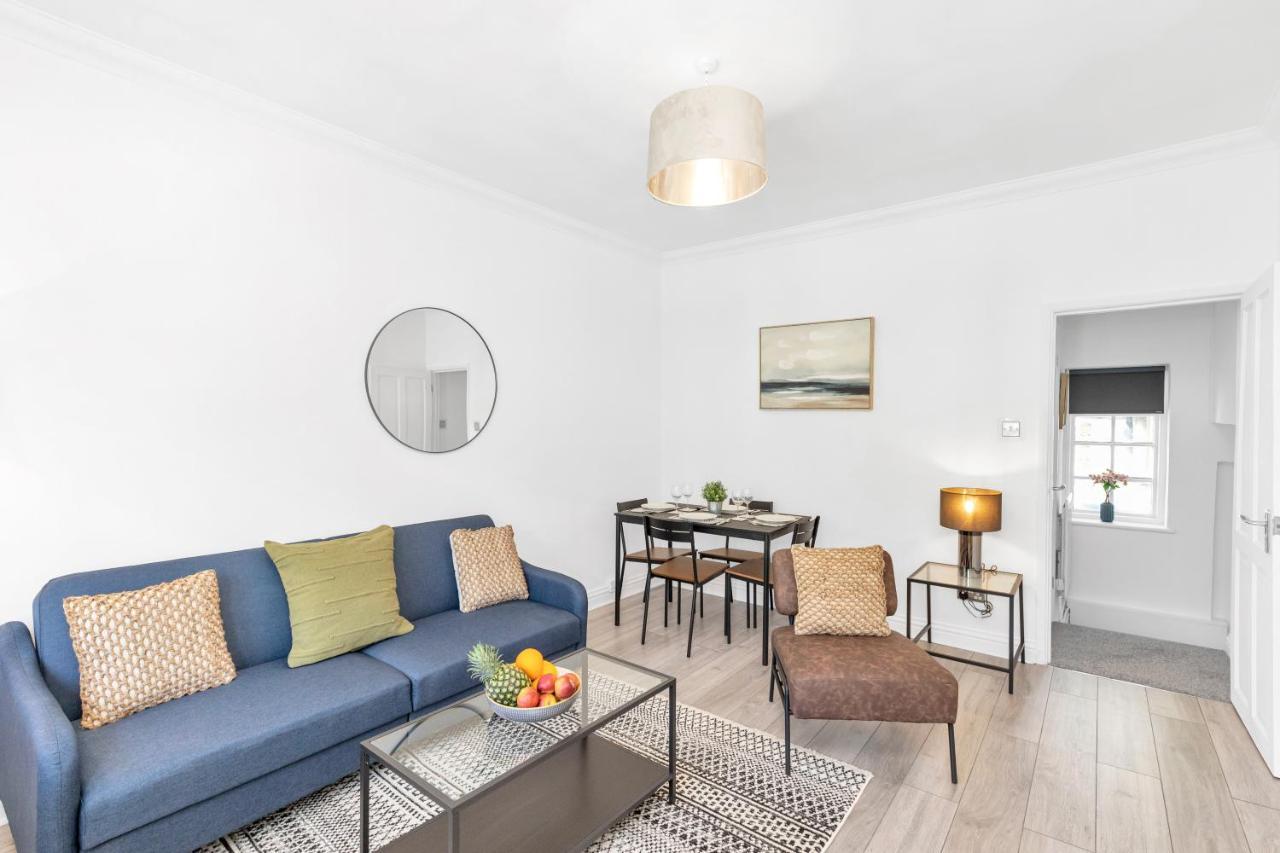 Modern Two Bedroom Apartment With Free Parking! London Bagian luar foto